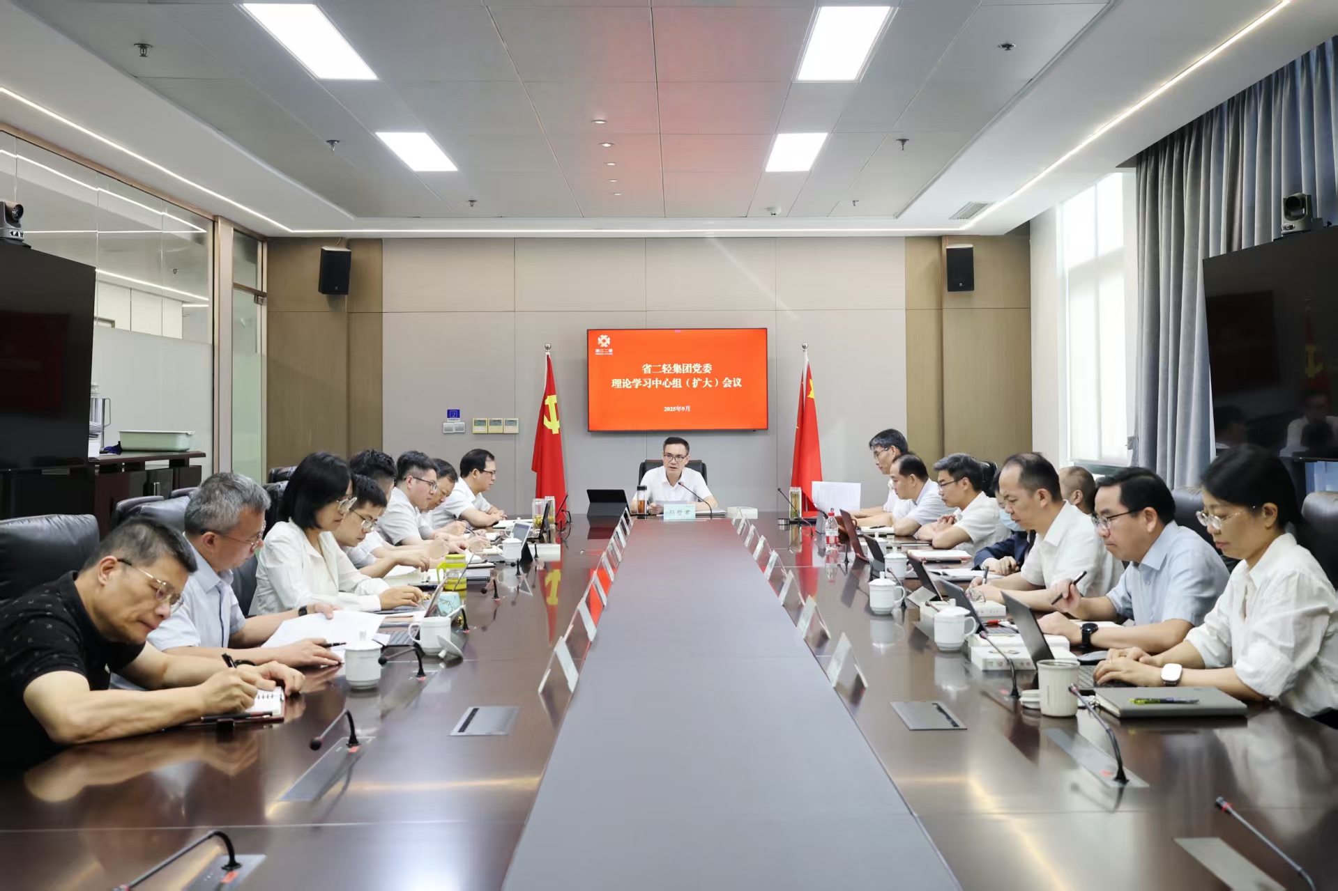 省二輕集團黨委理論學(xué)習(xí)中心組召開《習(xí)近平談治國理政》第五卷、習(xí)近平文化思想專題學(xué)習(xí)會