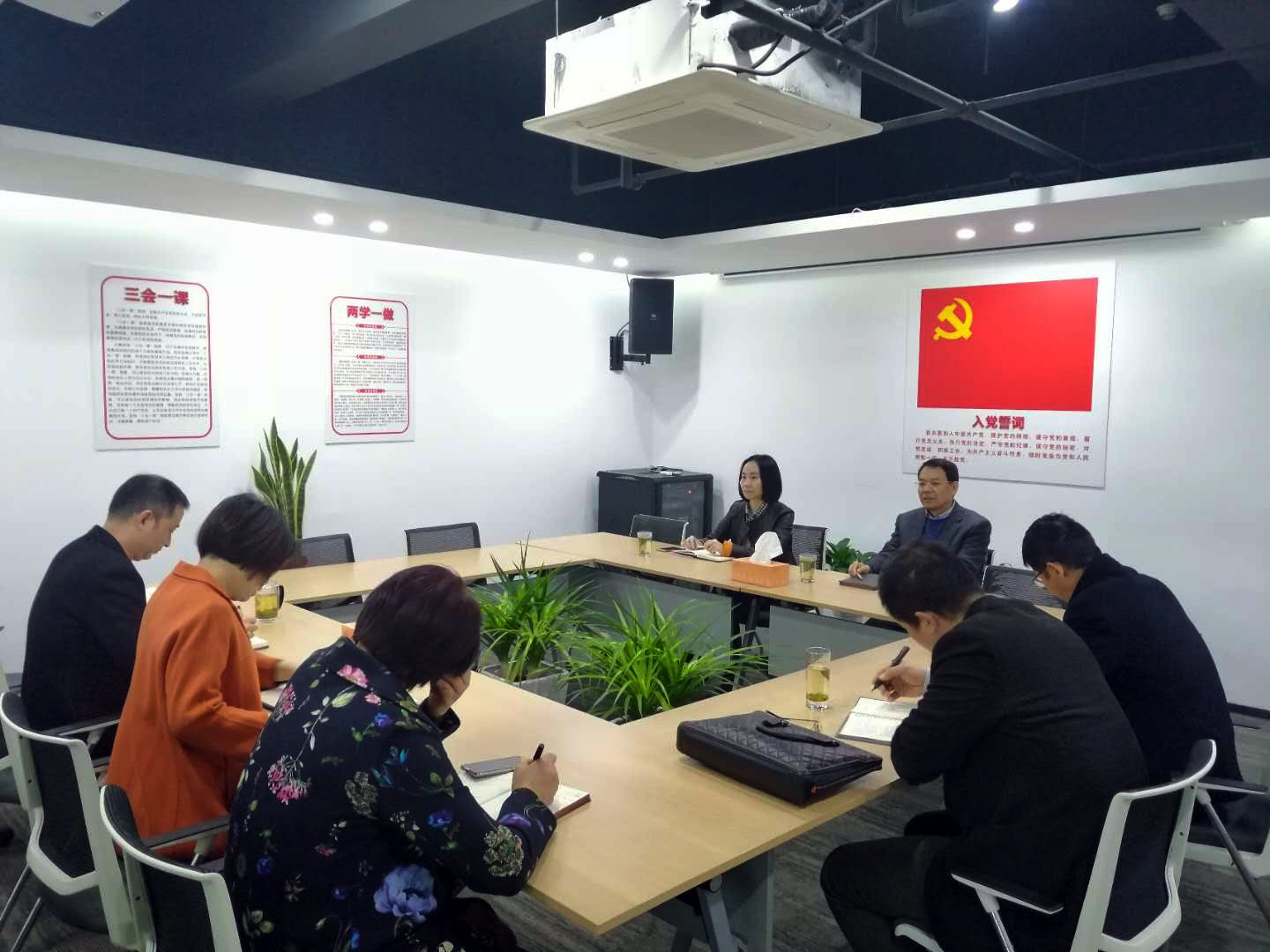 集團公司副總經理徐旭陽赴商業(yè)公司開展“三服務”活動