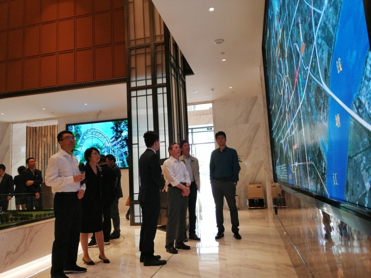 集團公司領(lǐng)導赴商業(yè)公司調(diào)研