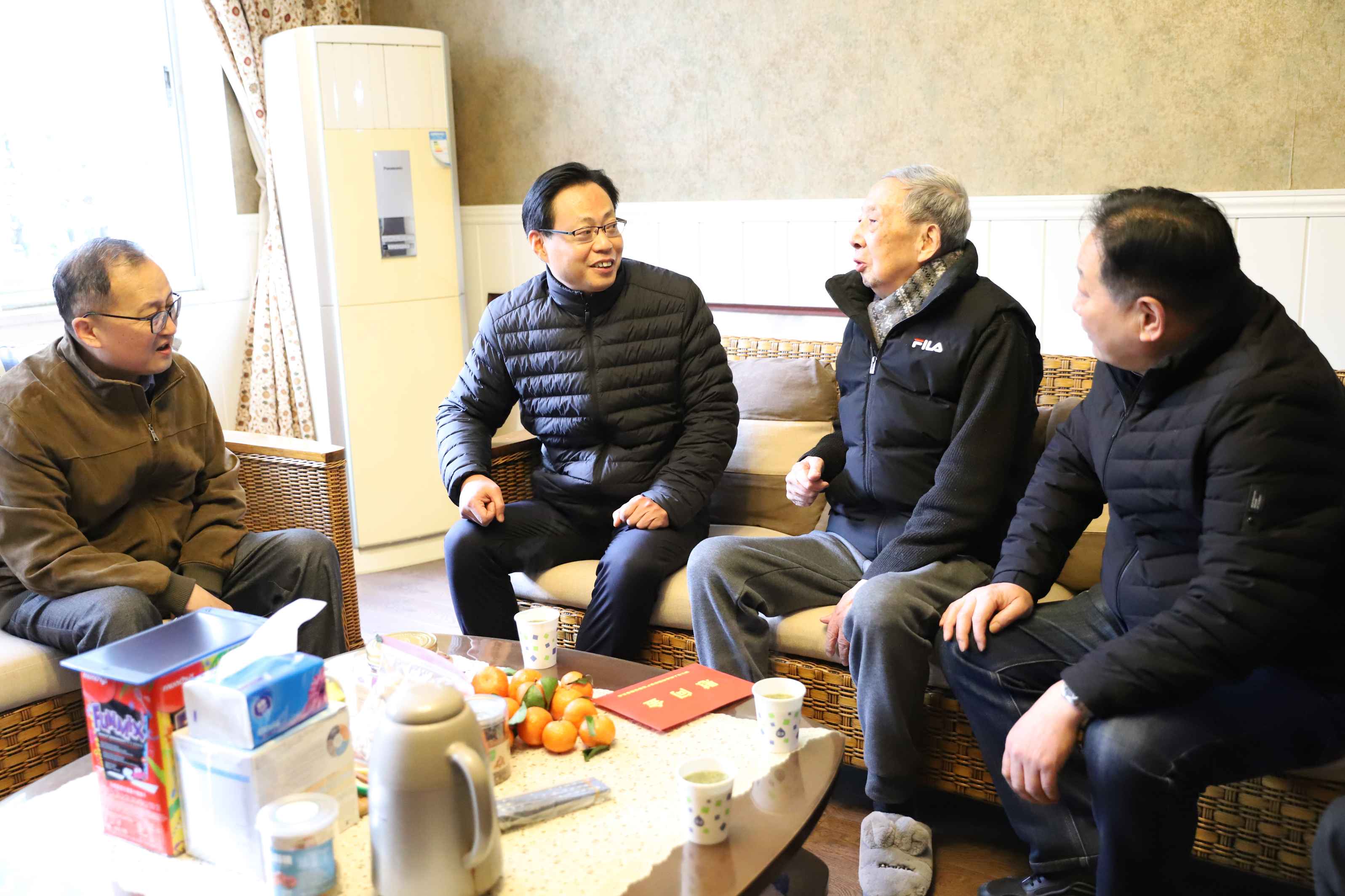 省國資委黨委委員、副主任劉盛輝到省二輕集團(tuán)開展年度黨建工作檢查考核和“三服務(wù)”活動(dòng)