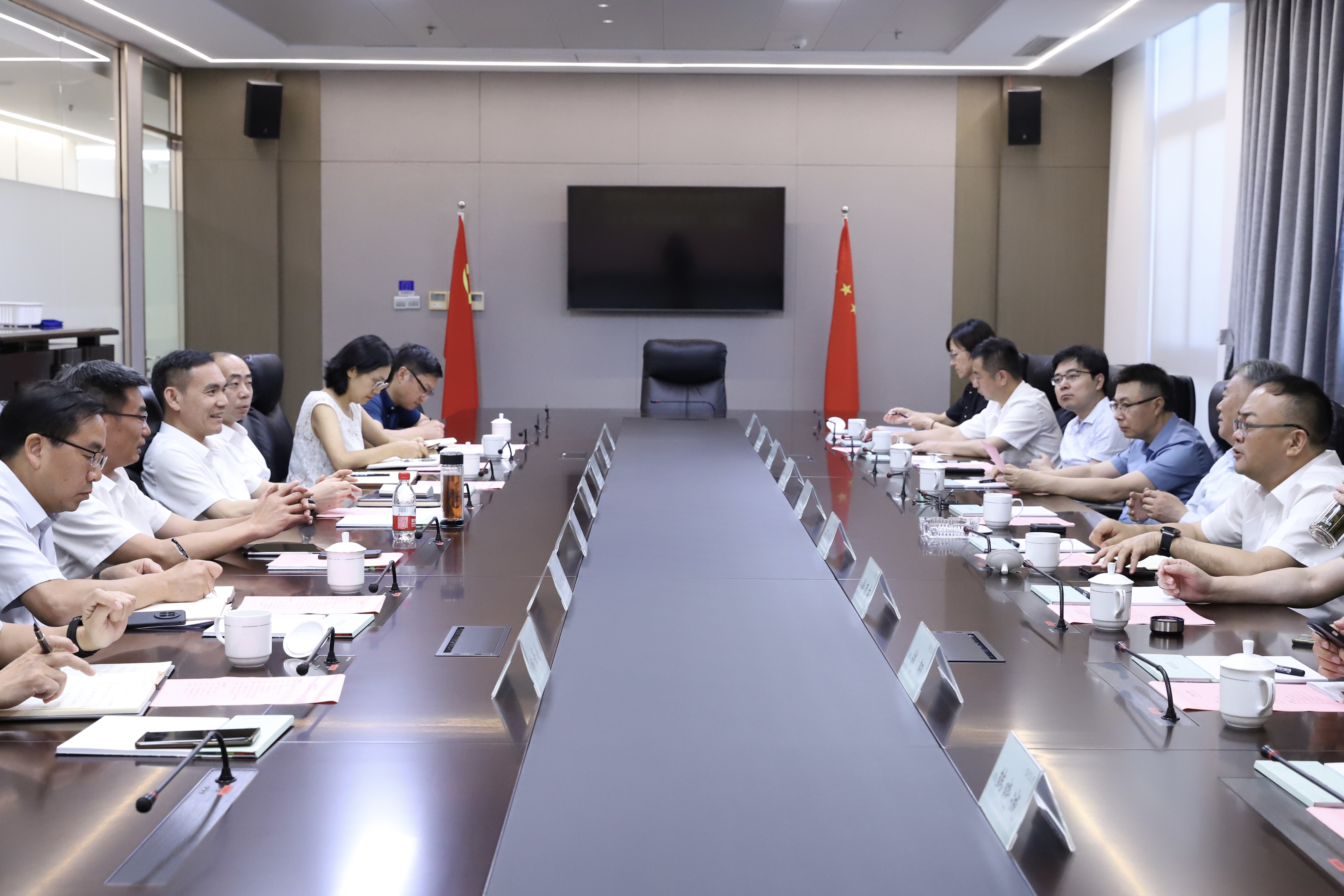 蘇州市政協(xié)副主席、常熟市委書記周勤第一行到訪省二輕集團