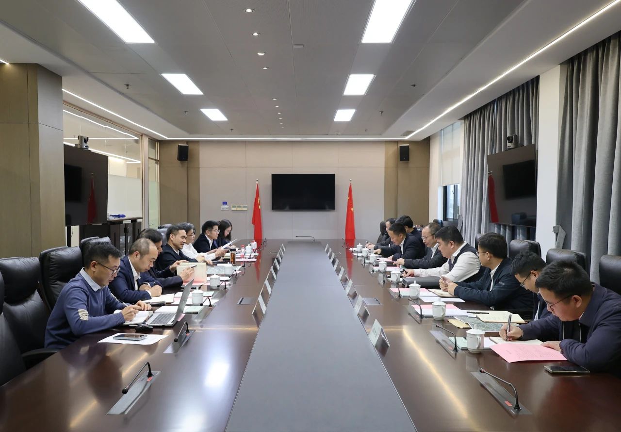 湖州市人大常委會副主任、吳興區(qū)委書記趙如浪一行到訪省二輕集團